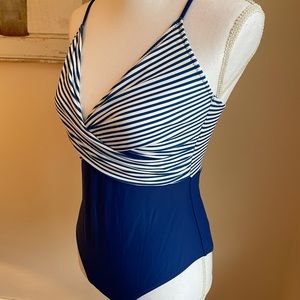 CUPSHE swimsuit one piece never worn!